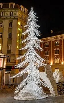LED světelný strom, 7 m, ledově bílý s Flash s krystaly, ledově bílý s flash krystaly