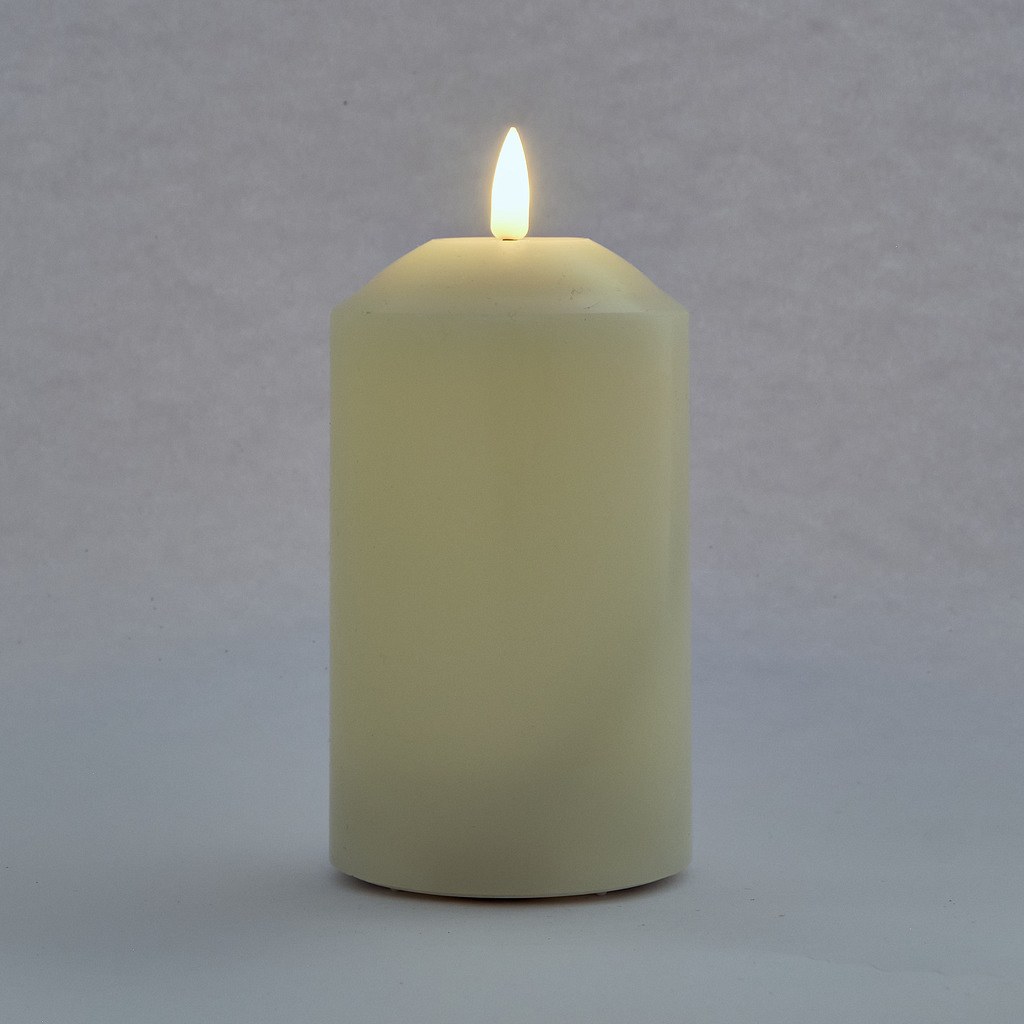 LED sviečka, vosková, 7,5 x 12,5 cm, mandľová