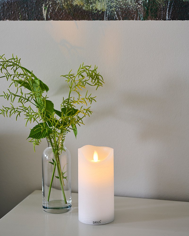 Dobíjacia vosková LED sviečka Sara, biela, 7,5 x 15 cm
