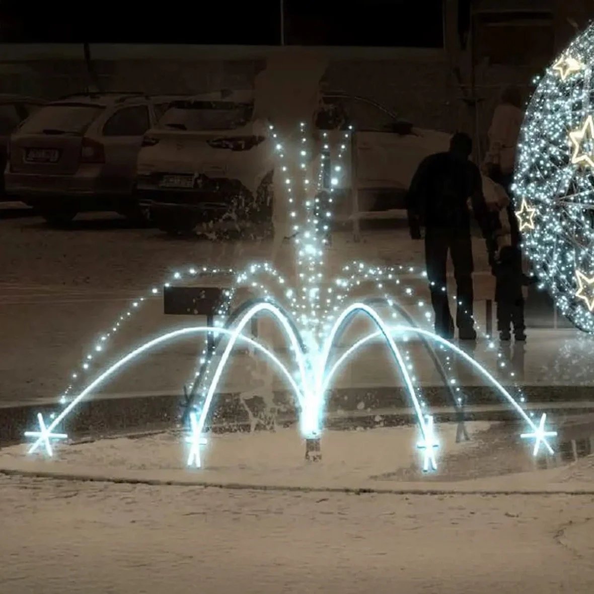 3D LED svetelná fontána Eco Fix, 320 × 200 cm, ľadovo biela, hliník