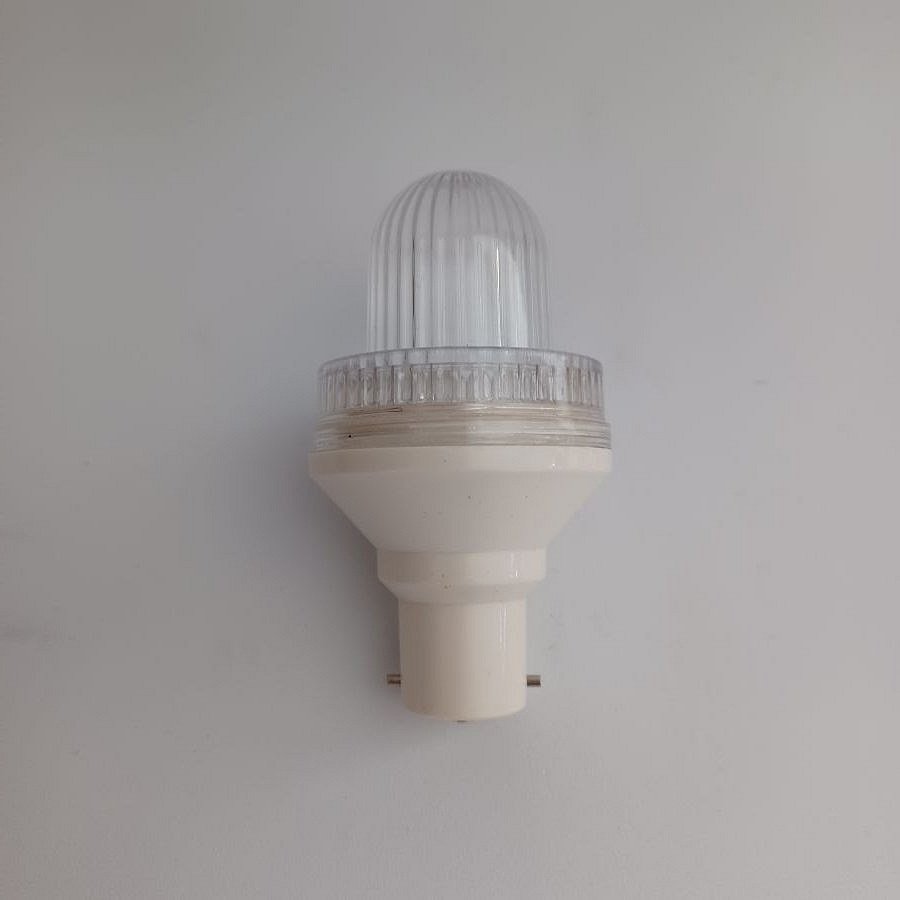 LED žiarovka LFB, FLASH, ľadovo biela, pätica B22, IP44