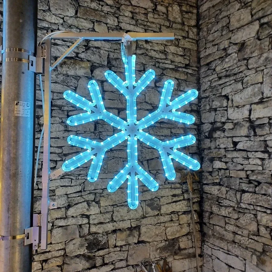 Easy Fix 2D LED svetelná vločka V, Ø 67 cm, ľadovo biela 3D tlač, sada verejného osvetlenia, hliník