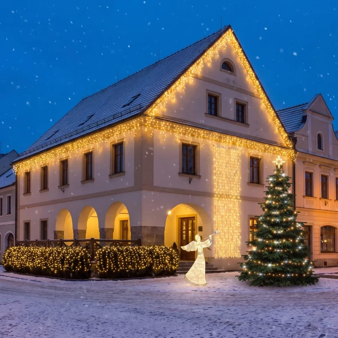 Vianočná sada pre hotely: Trblietavá fasáda a záves, stromček 3–5 m s efektom Flash, 16× ľadové kvapky 3 m s efektom Flash, 3D LED anjel 122 cm, teplá biela s efektom Flash